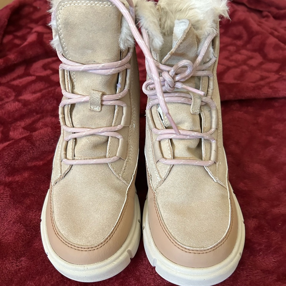 Tan Winter Boots with Faux Fur Lining
